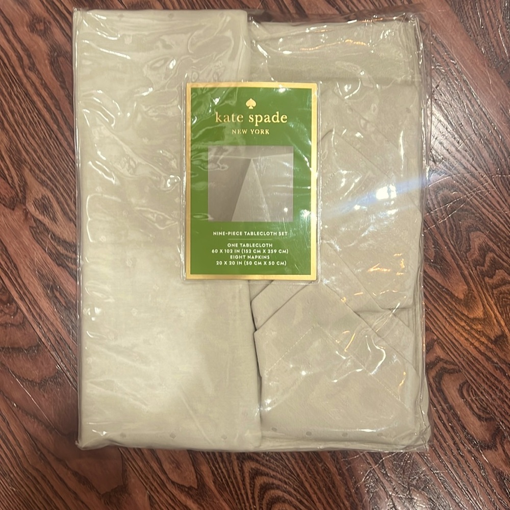 Kate Spade 9 Piece Tablecloth Set -Brand New.